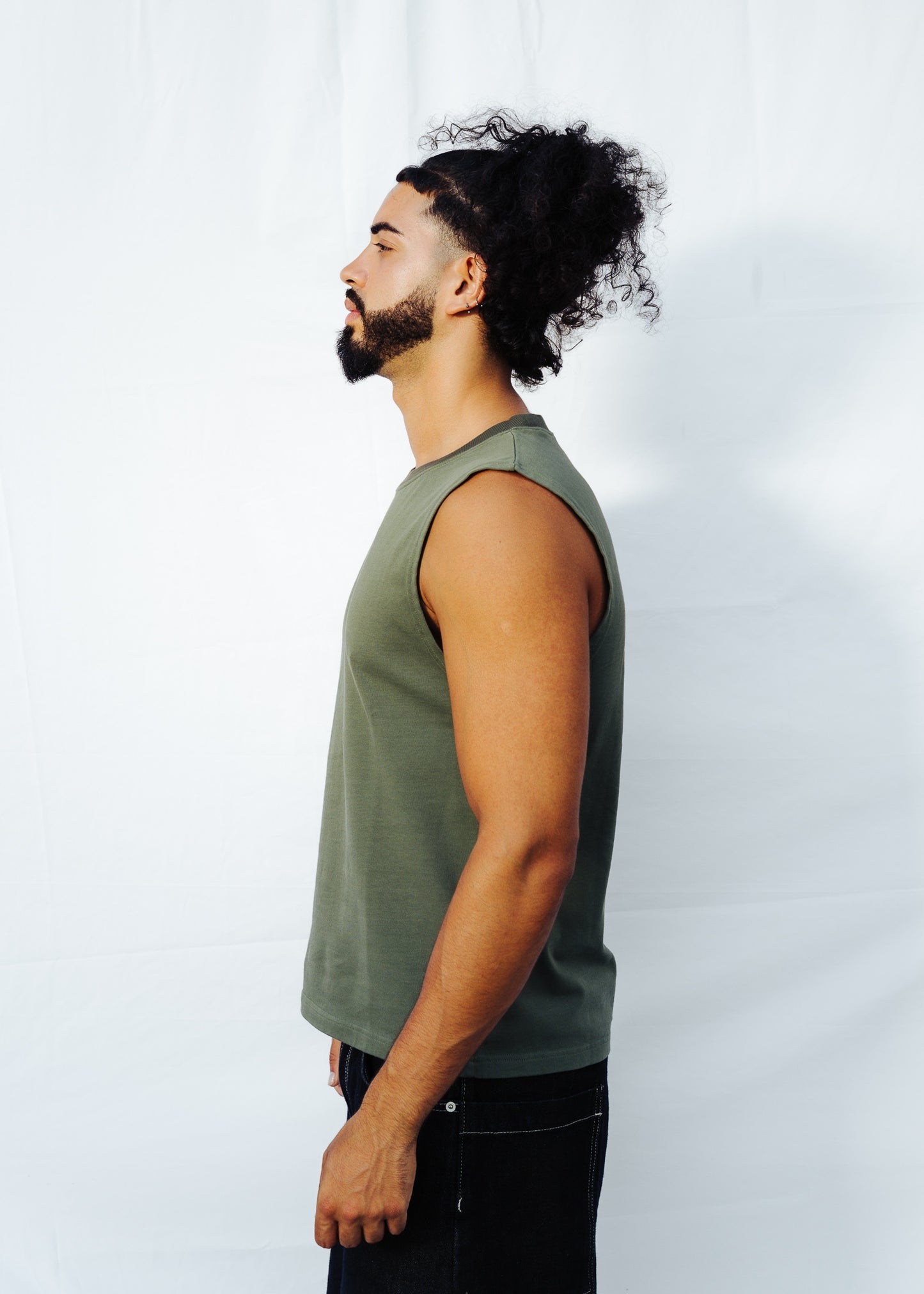 TASTE SLEEVELESS TEE